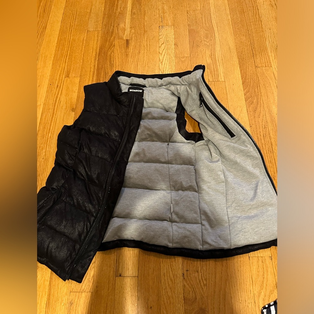 Monrow vest with sheen